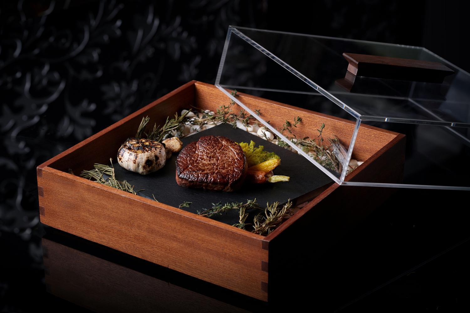 Hotel Intercontinental Grand Stanford Hong Kong By Ihg Exterior foto A steak at the restaurant